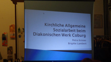 Frau Kröner und Frau Lambert stellen ihre Arbeit beim Diakonischen Werk vor.