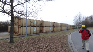 In diesen Containern wird der Müll aus den Landkreisen angeliefert